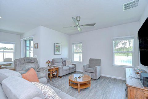 Villa ou maison à vendre à New Port Richey, Floride: 3 chambres, 187.38 m2 № 1870371 - photo 15