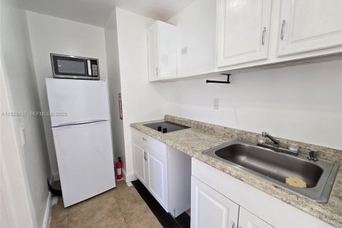 Villa ou maison à louer à Miami, Floride: 65.03 m2 № 1987160 - photo 4