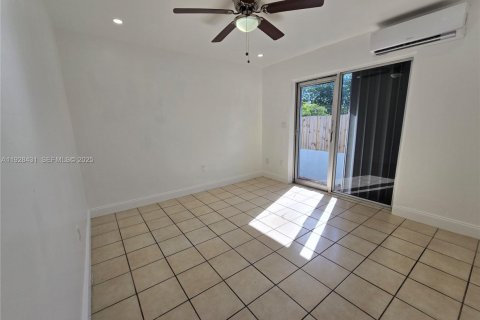Villa ou maison à louer à Miami, Floride: 65.03 m2 № 1987160 - photo 6