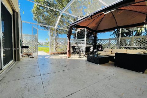 Townhouse in Boynton Beach, Florida 2 bedrooms, 127.65 sq.m. № 2069212 - photo 3