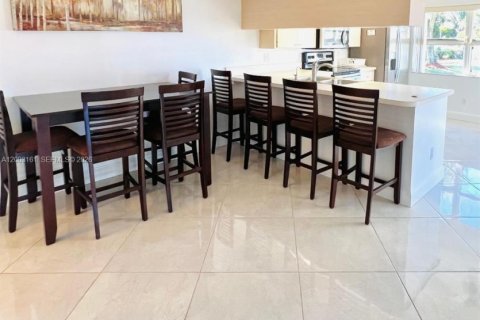 Townhouse in Boynton Beach, Florida 2 bedrooms, 127.65 sq.m. № 2069212 - photo 11