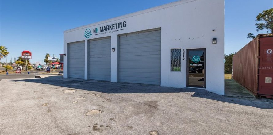 Propiedad comercial en Port Richey, Florida 178.37 m2 № 2330529
