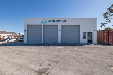Propiedad comercial en venta en Port Richey, Florida, 178.37 m2 № 2330529 - foto 2