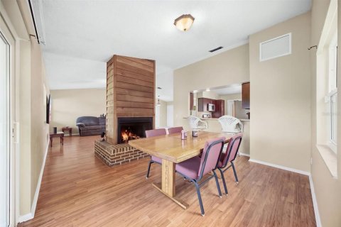 House in Casselberry, Florida 4 bedrooms, 165.55 sq.m. № 2391605 - photo 21