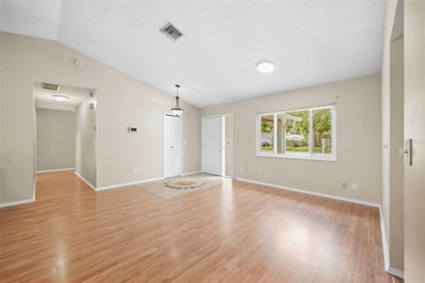 House in Casselberry, Florida 4 bedrooms, 165.55 sq.m. № 2391605 - photo 7