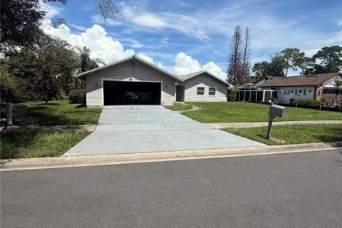 House in Casselberry, Florida 4 bedrooms, 165.55 sq.m. № 2391605