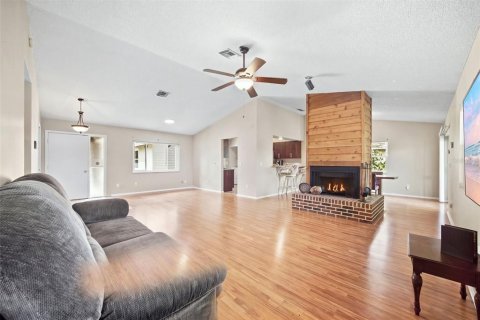 House in Casselberry, Florida 4 bedrooms, 165.55 sq.m. № 2391605 - photo 14