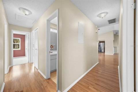 House in Casselberry, Florida 4 bedrooms, 165.55 sq.m. № 2391605 - photo 8