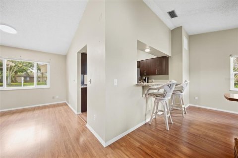House in Casselberry, Florida 4 bedrooms, 165.55 sq.m. № 2391605 - photo 22