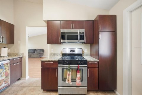 House in Casselberry, Florida 4 bedrooms, 165.55 sq.m. № 2391605 - photo 18