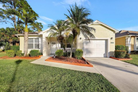 House in Port St. Lucie, Florida 2 bedrooms, 132.85 sq.m. № 2147166