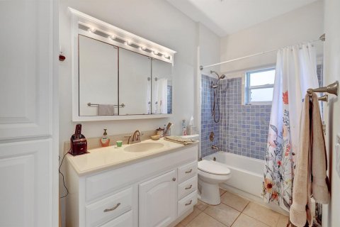 House in Port St. Lucie, Florida 2 bedrooms, 132.85 sq.m. № 2147166 - photo 20