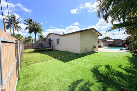 Villa ou maison à vendre à Pembroke Pines, Floride: 3 chambres, 143.35 m2 № 2025273 - photo 7