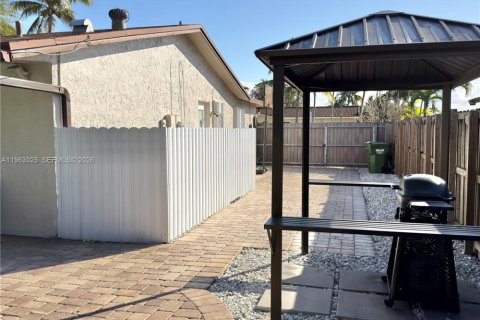 Villa ou maison à vendre à Pembroke Pines, Floride: 3 chambres, 143.35 m2 № 2025273 - photo 8