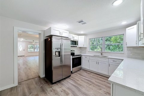 House in Crystal River, Florida 3 bedrooms, 130.06 sq.m. № 2120002 - photo 9