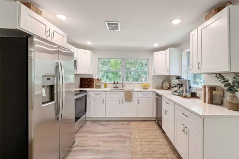 House in Crystal River, Florida 3 bedrooms, 130.06 sq.m. № 2120002 - photo 5