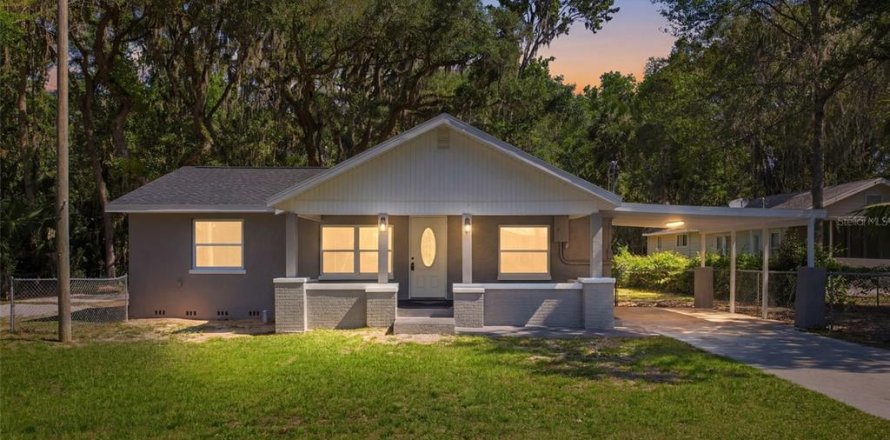 House in Crystal River, Florida 3 bedrooms, 130.06 sq.m. № 2120002