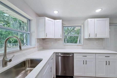 House in Crystal River, Florida 3 bedrooms, 130.06 sq.m. № 2120002 - photo 13