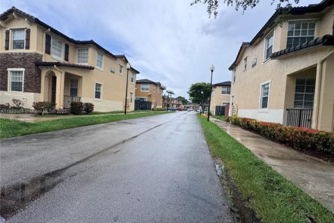 Casa en venta en Cutler Bay, Florida, 3 dormitorios, 123.1 m2 № 1814831 - foto 2