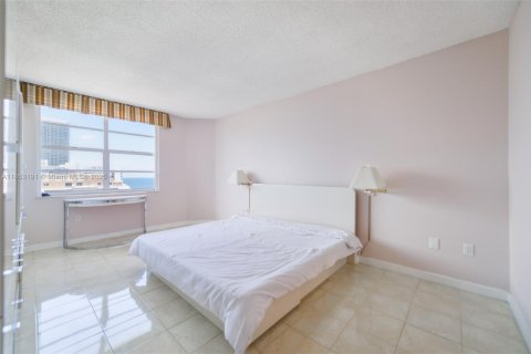 Copropriété à vendre à Hallandale Beach, Floride: 2 chambres, 124.49 m2 № 1877744 - photo 24