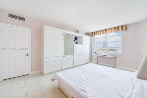 Copropriété à vendre à Hallandale Beach, Floride: 2 chambres, 124.49 m2 № 1877744 - photo 26