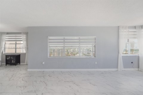 Copropriété à vendre à Hallandale Beach, Floride: 2 chambres, 124.49 m2 № 1877744 - photo 19