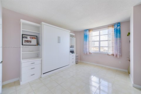 Copropriété à vendre à Hallandale Beach, Floride: 2 chambres, 124.49 m2 № 1877744 - photo 3