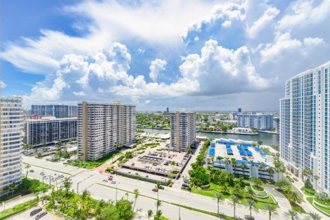 Copropriété à vendre à Hallandale Beach, Floride: 2 chambres, 124.49 m2 № 1877744 - photo 1