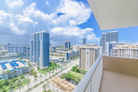 Copropriété à vendre à Hallandale Beach, Floride: 2 chambres, 124.49 m2 № 1877744 - photo 9