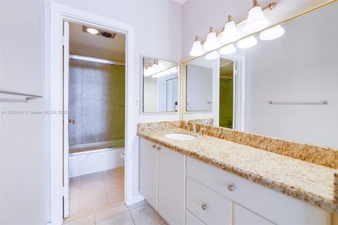 Copropriété à vendre à Hallandale Beach, Floride: 2 chambres, 124.49 m2 № 1877744 - photo 29