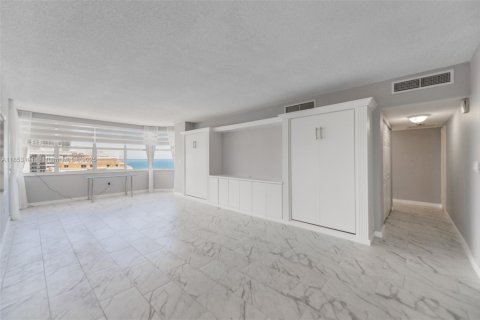 Copropriété à vendre à Hallandale Beach, Floride: 2 chambres, 124.49 m2 № 1877744 - photo 14