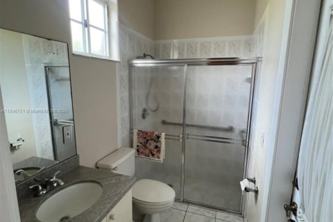 House in Miami Lakes, Florida 3 bedrooms, 215.35 sq.m. № 1846256 - photo 21