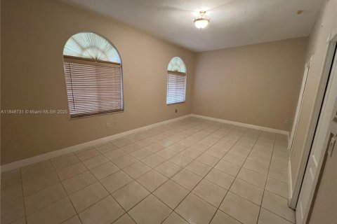 House in Miami Lakes, Florida 3 bedrooms, 215.35 sq.m. № 1846256 - photo 28
