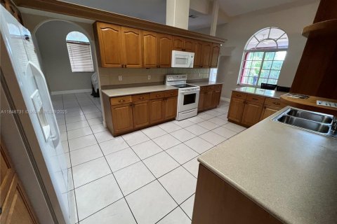 House in Miami Lakes, Florida 3 bedrooms, 215.35 sq.m. № 1846256 - photo 19