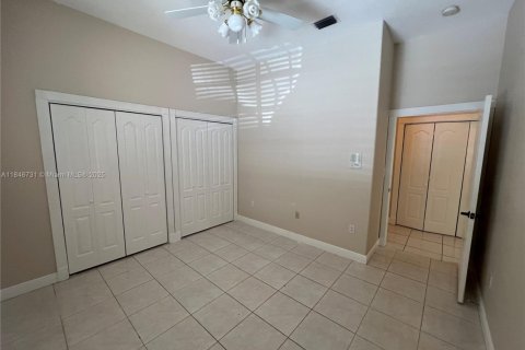 House in Miami Lakes, Florida 3 bedrooms, 215.35 sq.m. № 1846256 - photo 14