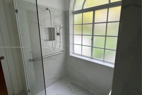 House in Miami Lakes, Florida 3 bedrooms, 215.35 sq.m. № 1846256 - photo 29