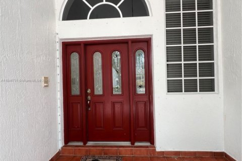 House in Miami Lakes, Florida 3 bedrooms, 215.35 sq.m. № 1846256 - photo 2