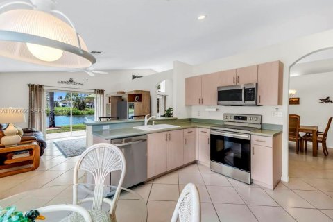 House in Miramar, Florida 3 bedrooms, 168.62 sq.m. № 2068157 - photo 3