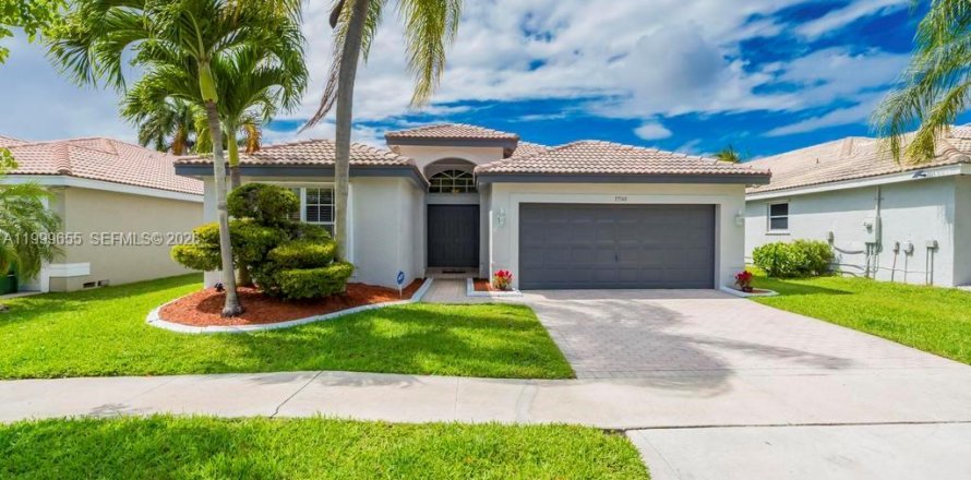 House in Miramar, Florida 3 bedrooms, 168.62 sq.m. № 2068157