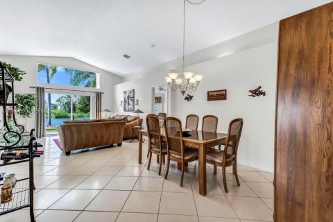 House in Miramar, Florida 3 bedrooms, 168.62 sq.m. № 2068157 - photo 7