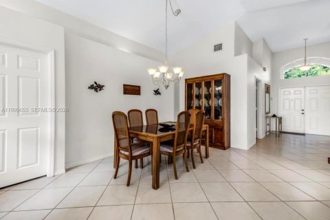 House in Miramar, Florida 3 bedrooms, 168.62 sq.m. № 2068157 - photo 8