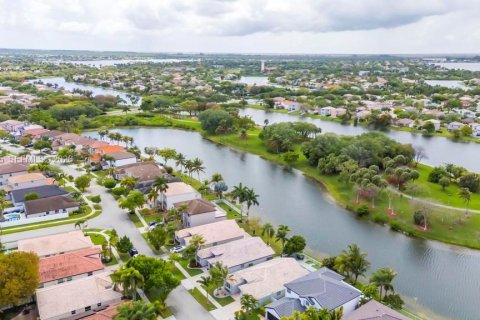 House in Miramar, Florida 3 bedrooms, 168.62 sq.m. № 2068157 - photo 29