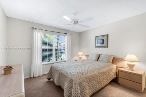 House in Miramar, Florida 3 bedrooms, 168.62 sq.m. № 2068157 - photo 16