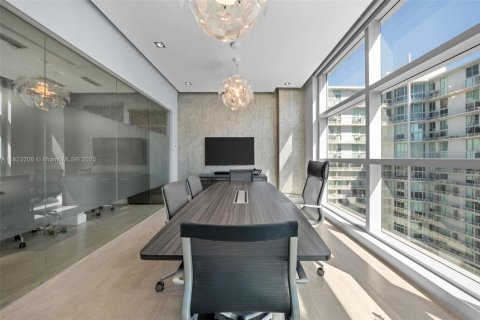 Propiedad comercial en venta en Miami, Florida № 1788842 - foto 11