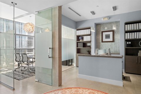 Propiedad comercial en venta en Miami, Florida № 1788842 - foto 16