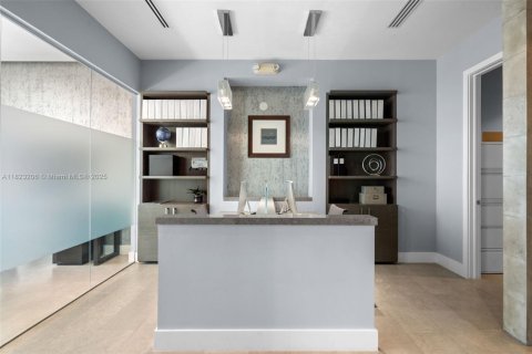 Propiedad comercial en venta en Miami, Florida № 1788842 - foto 18