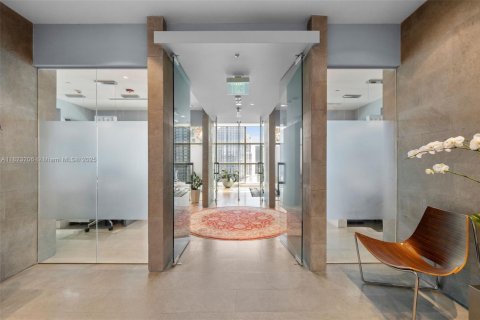Propiedad comercial en venta en Miami, Florida № 1788842 - foto 3