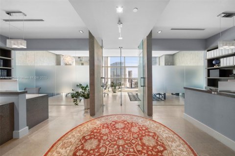 Propiedad comercial en venta en Miami, Florida № 1788842 - foto 5