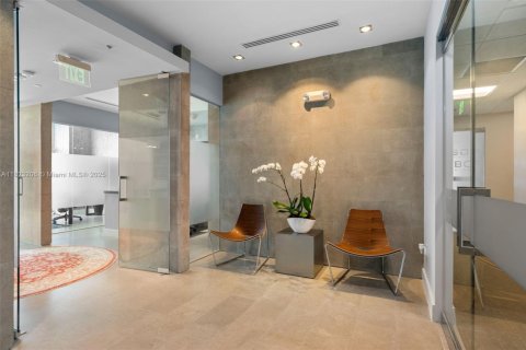 Propiedad comercial en venta en Miami, Florida № 1788842 - foto 22