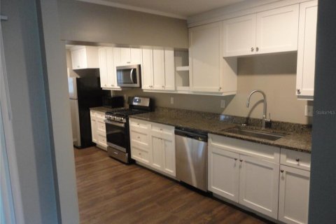 House in Gainesville, Florida 4 bedrooms, 150.22 sq.m. № 2207954 - photo 5